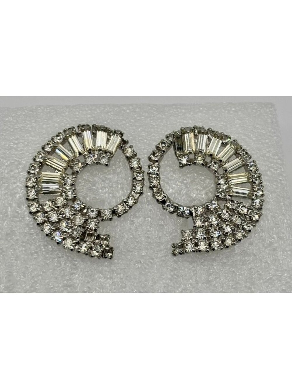 Vintage Art Deco Clip-On Earrings Faceted Baguette Round Rhinestones Silver-Tone